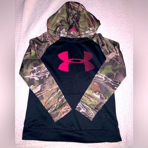 Girls blk/ hot pink Camo Under Armour Hoodie